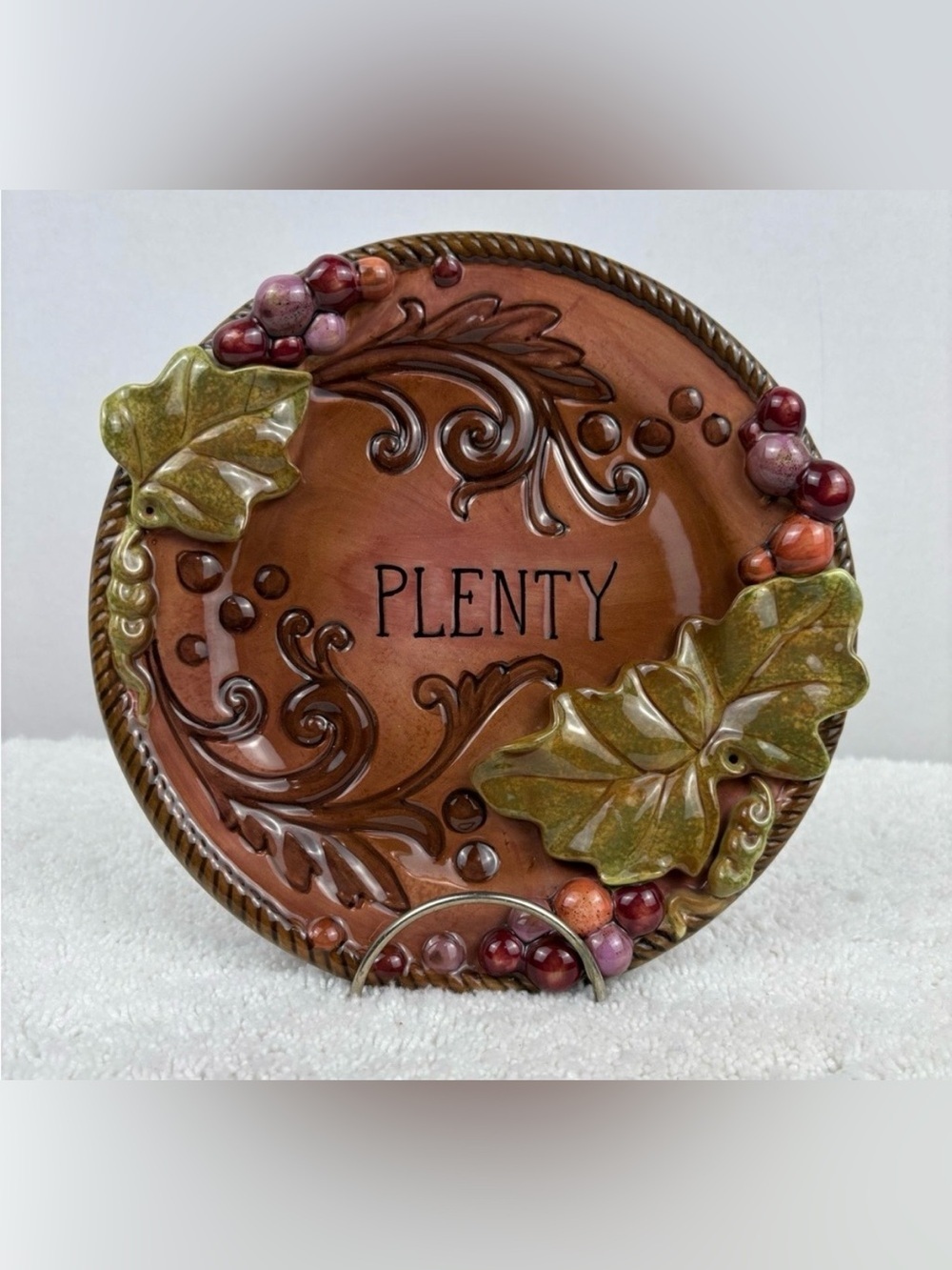 NWT Grasslands Road “PLENTY” Grape Decor Plate Featuring Raised Leaves & Grapes